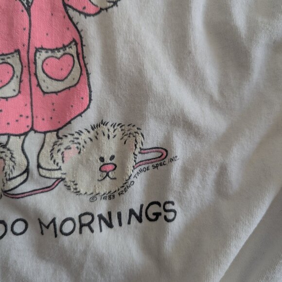 'I DON'T DO MORNINGS' VINTAGE FUNNY GRAPHIC TSHIRT - Picture 2 of 3